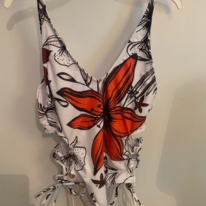 Full piece bathing suit